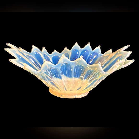 Fostoria Heirloom Opalescent Glass Mid-Century Modern Handkerchief Bowl - Picture 5 of 16